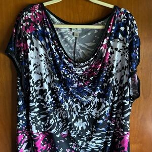Worthington short sleeve, black blue & dark pink print. Size XL. Like new cond.